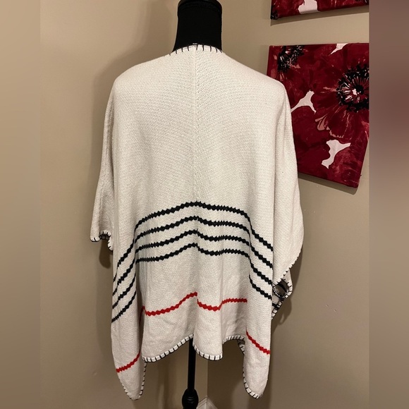 Margaret O’Leary Oversized Blanket Stitch Poncho, size 1 (small) - Picture 4 of 7